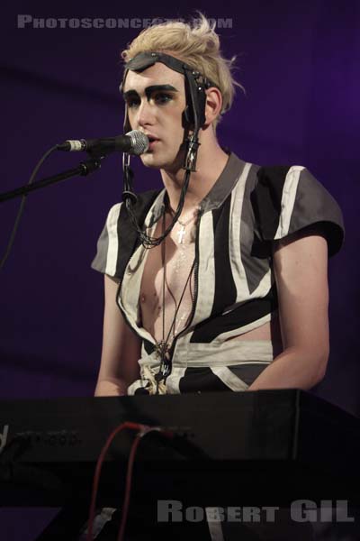 PATRICK WOLF - 2009-07-29 - PAREDES DE COURA (Portugal) - Praia do Tabuao - 